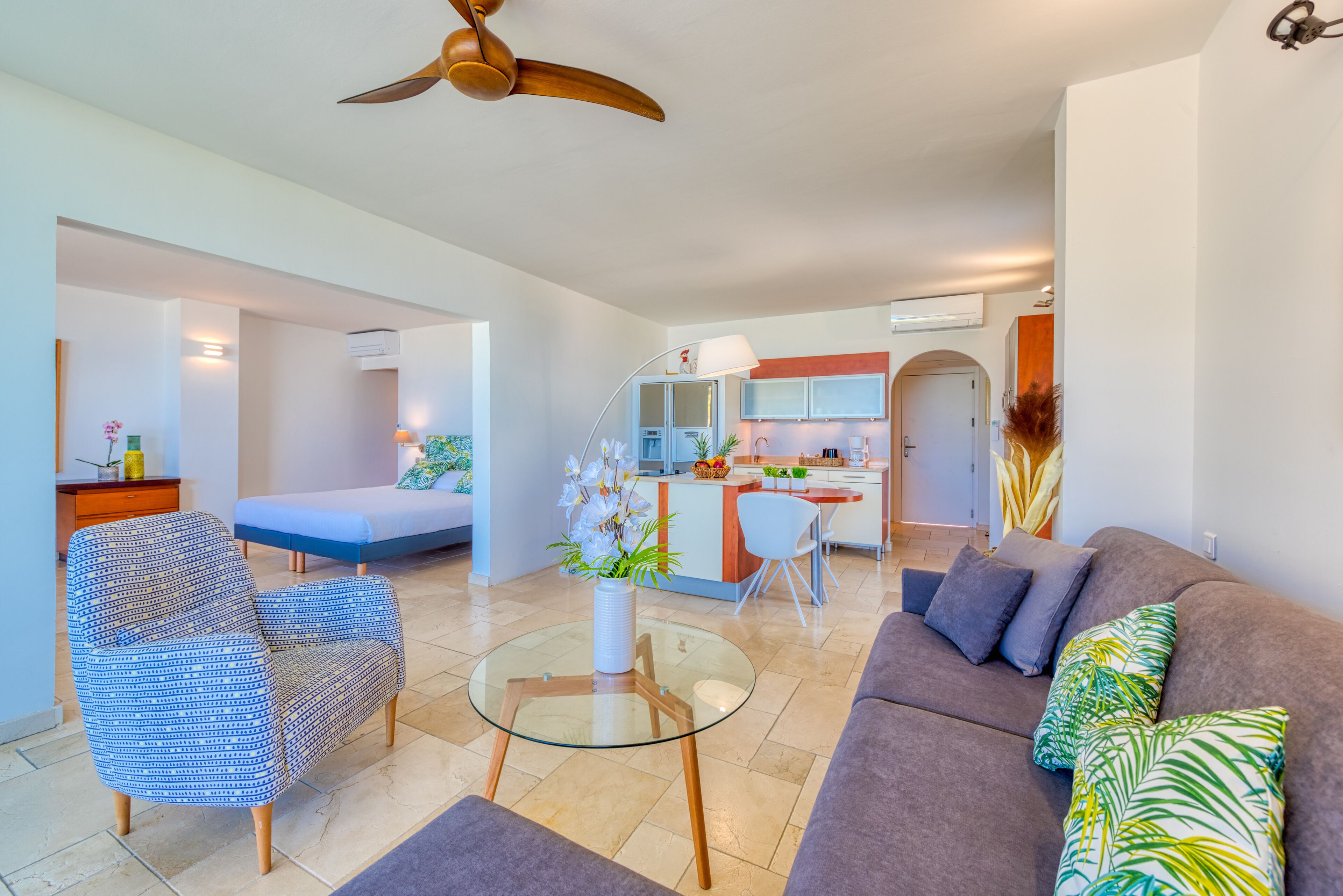 premium suite, 1 bedroom, kitchen, ocean view | living area | flat-screen tv