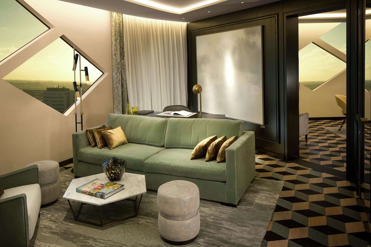 Suite, Club lounge access (Diamond) | Living area | 42-inch TV with cable channels, toys