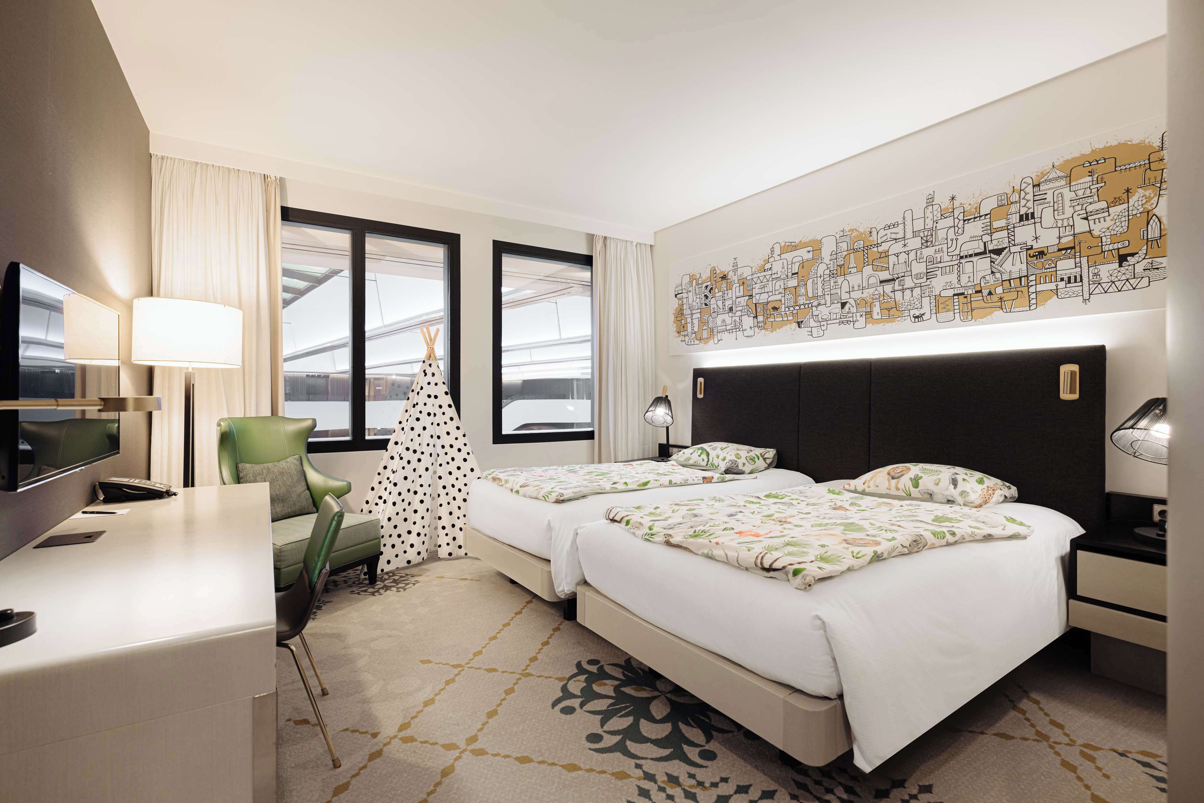 family suite, multiple beds, connecting rooms | 1 bedroom, hypo-allergenic bedding, minibar, in-room safe