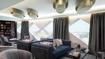 Télévision de 42 pouces avec chaînes par câble, jouets