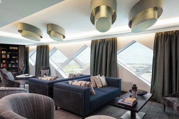 42-Zoll-Fernseher mit Kabelempfang, Kinderspielzeug