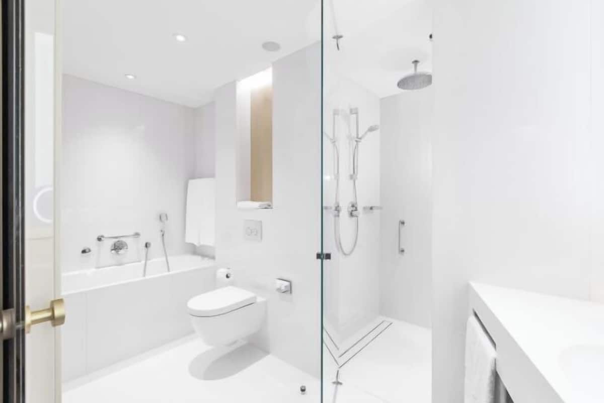 Baño | Artículos de higiene personal ecológicos, secador de pelo y toallas