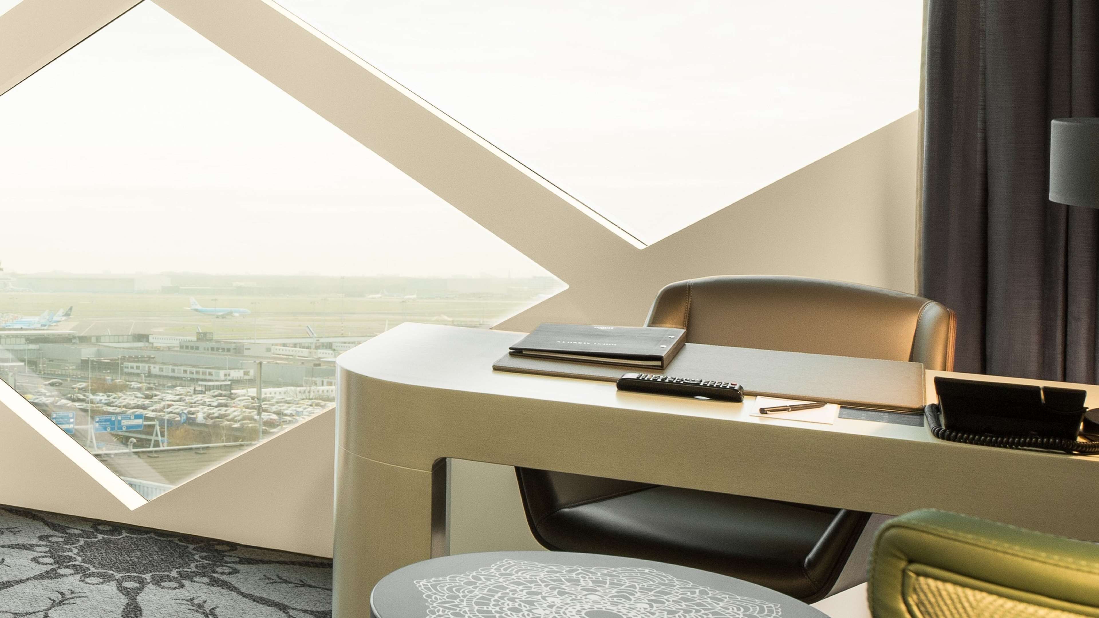 1 bedroom, hypo-allergenic bedding, minibar, in-room safe