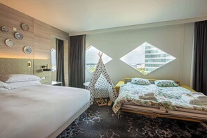 Hypo-allergenic bedding, minibar, in-room safe, desk - Hilton Amsterdam Airport Schiphol (Schiphol)