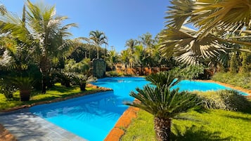 5 outdoor pools, open 10:00 AM to 6:00 PM, pool umbrellas, sun loungers