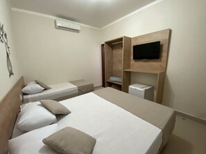 Quarto luxo | Frigobar, roupa de cama, acesso para cadeiras de rodas