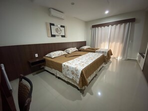 Elite Suite, Jetted Tub | Minibar, bed sheets, wheelchair access - Hotel Dolce Dulce (Olímpia)