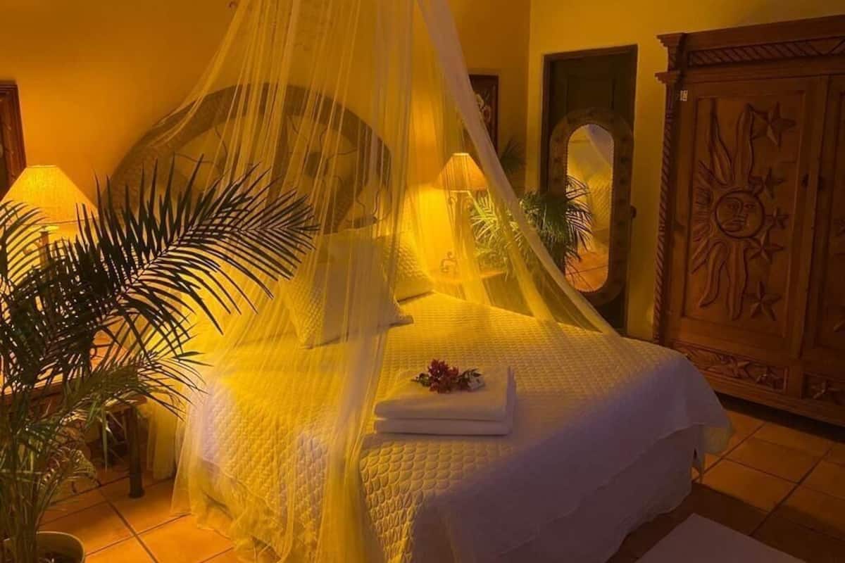 1 habitación, decoración personalizada y muebles diferentes