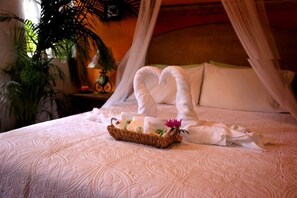 Habitación estándar doble, 1 cama de matrimonio | Decoración individual, mobiliario individual, cortinas opacas