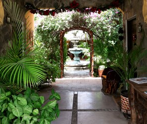 Terrace/patio - The Mexican Inn (Cabo San Lucas)