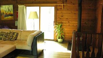 Ferienhaus, 3 Schlafzimmer, Küche, Flussblick (River House) | Wohnzimmer