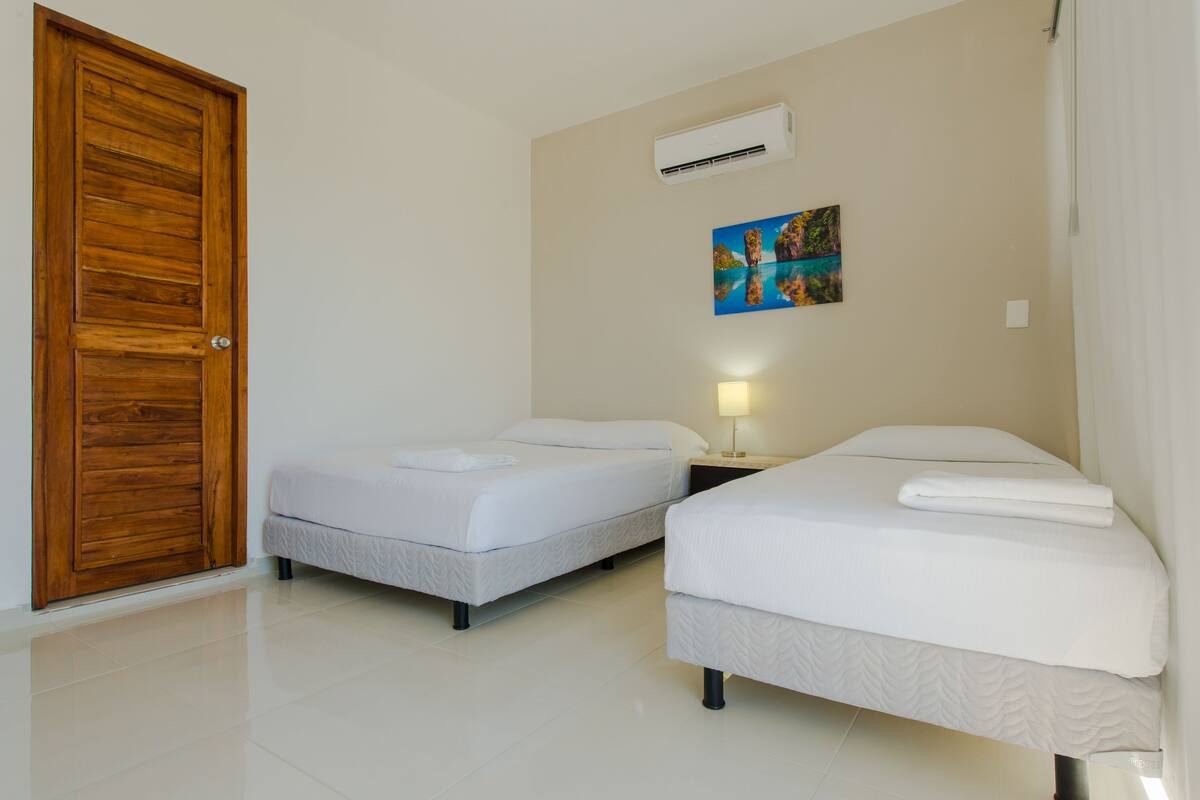 Estandar Triple Sin Balcón | In-room safe, laptop workspace, free WiFi