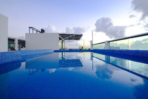 Rooftop pool - Coral Blue Beach Condo (Playa del Carmen)