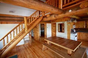 Cabin, 3 Bedrooms, Kitchen, River View (Loft/The Log Cabin) | Living area