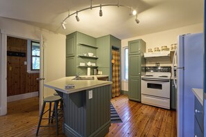 Premium House, Private Bathroom | Private kitchen