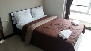 Desk, free WiFi, bed sheets - Say Hi Residences (Chonburi)