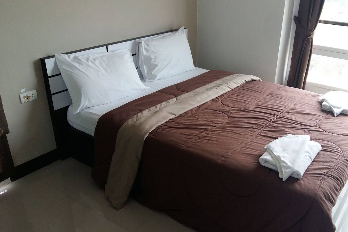 Bureau, accès au Wi-Fi (inclus), literie fournie