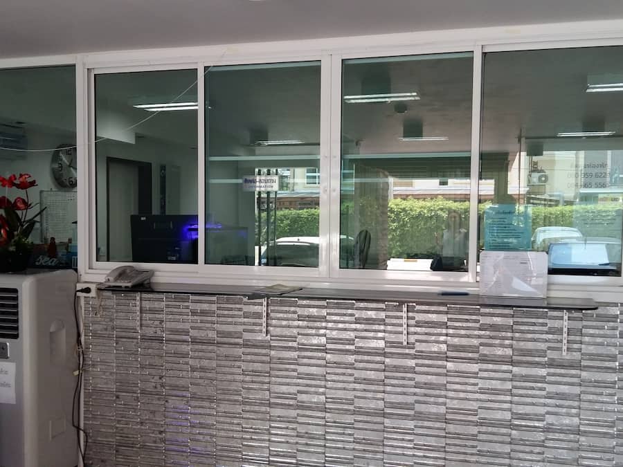 Check-in/check-out kiosk