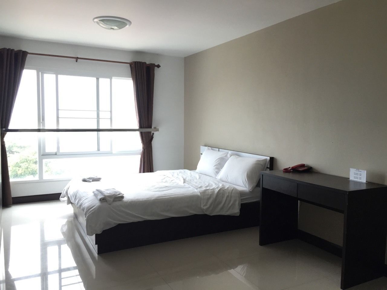 Bureau, accès au Wi-Fi (inclus), literie fournie