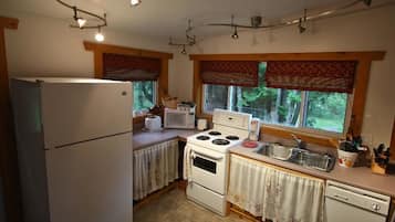Maison, 1 chambre | Cuisine privée | Réfrigérateur, four à micro-ondes, surface de cuisson, lave-vaisselle