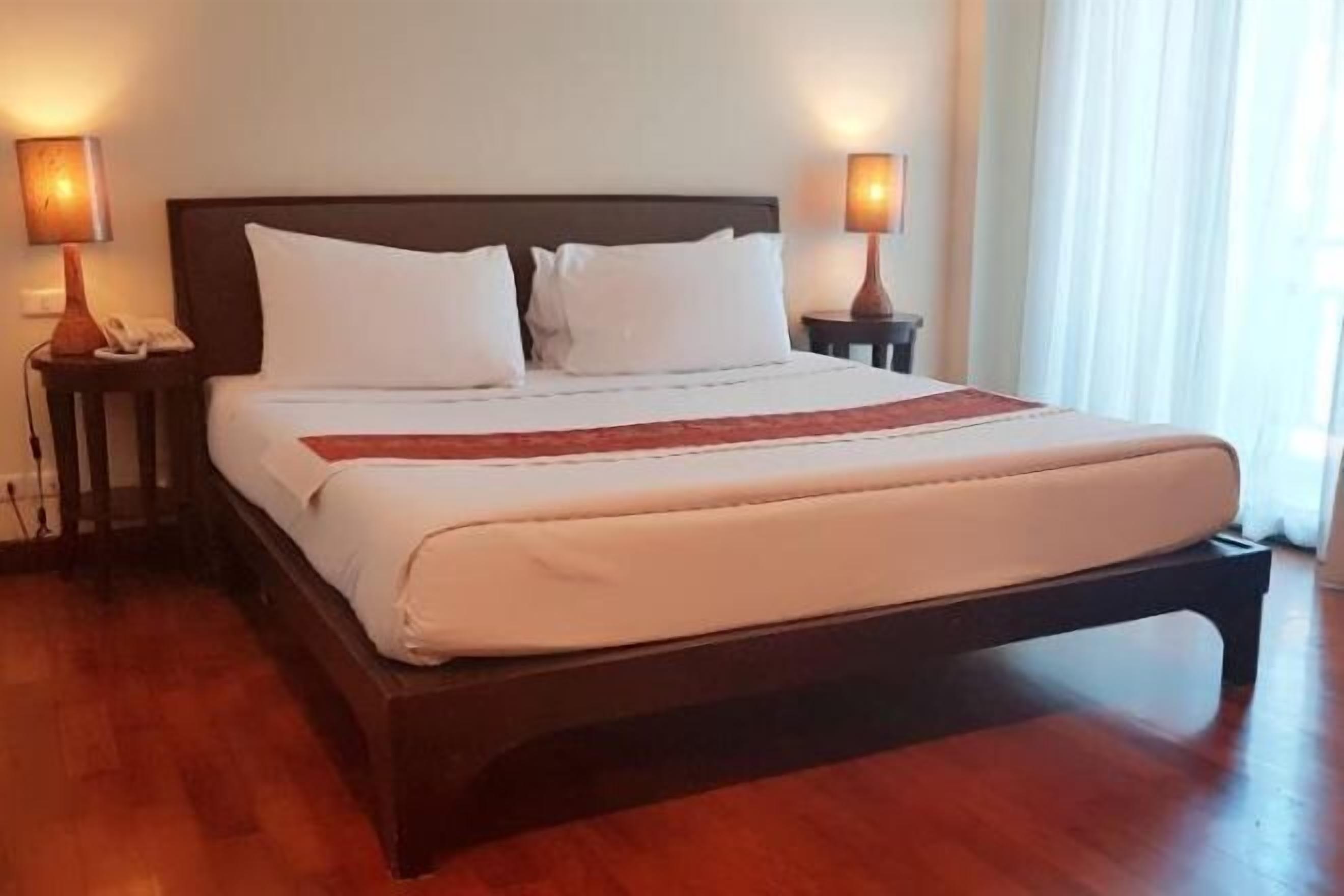 Minibar, safe på rommet, skrivebord og wi-fi (inkludert)