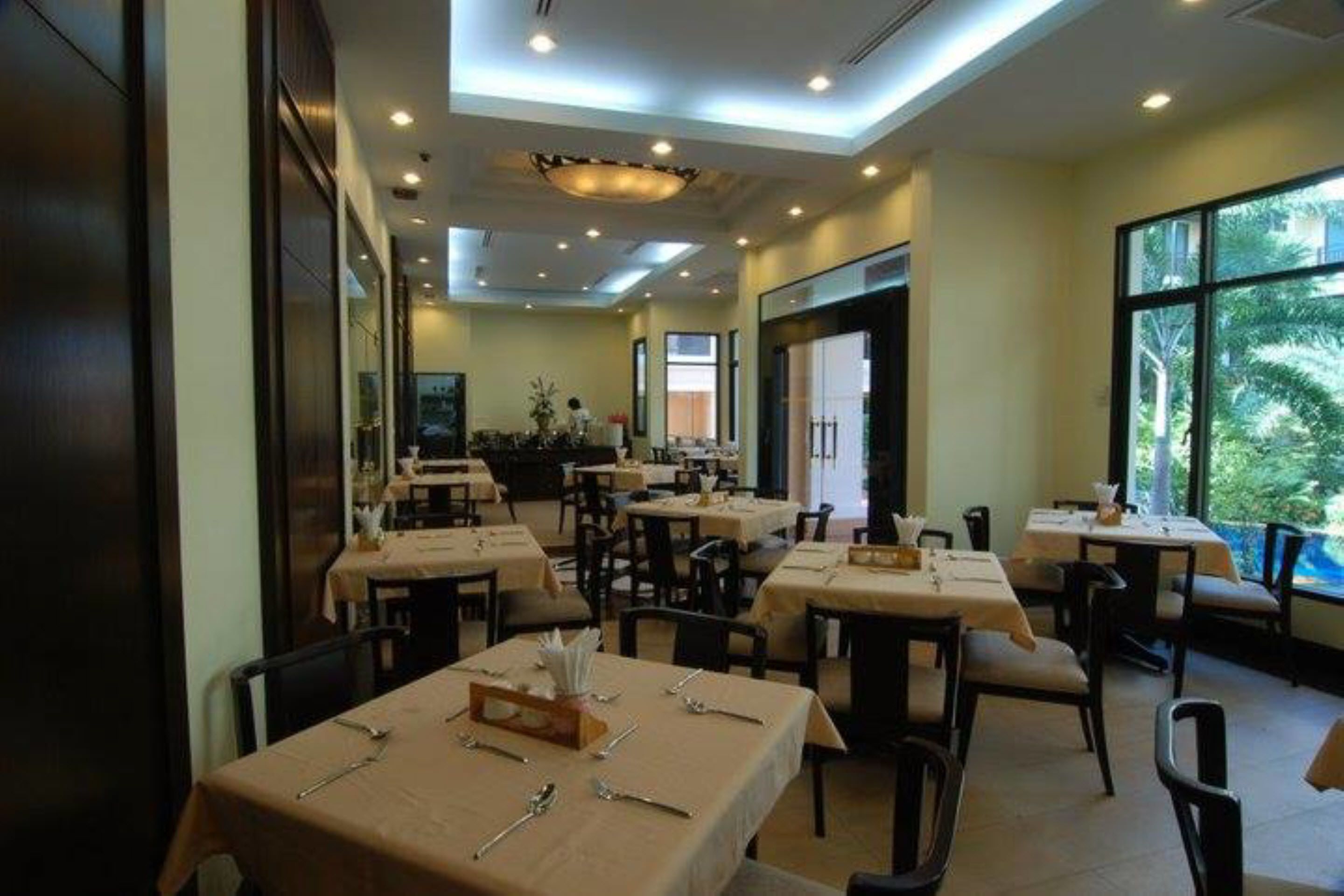 breakfast, lunch, dinner served; thai cuisine