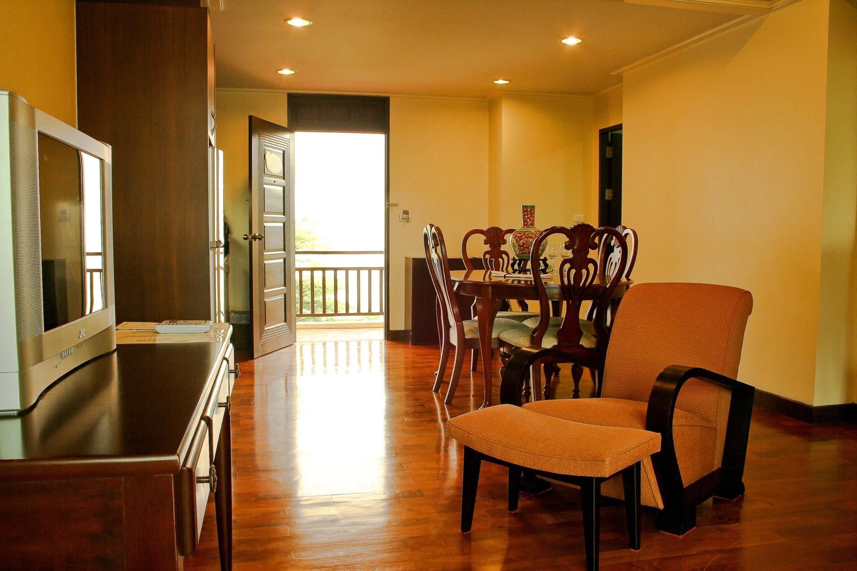 1 bedroom suite | living area | tv