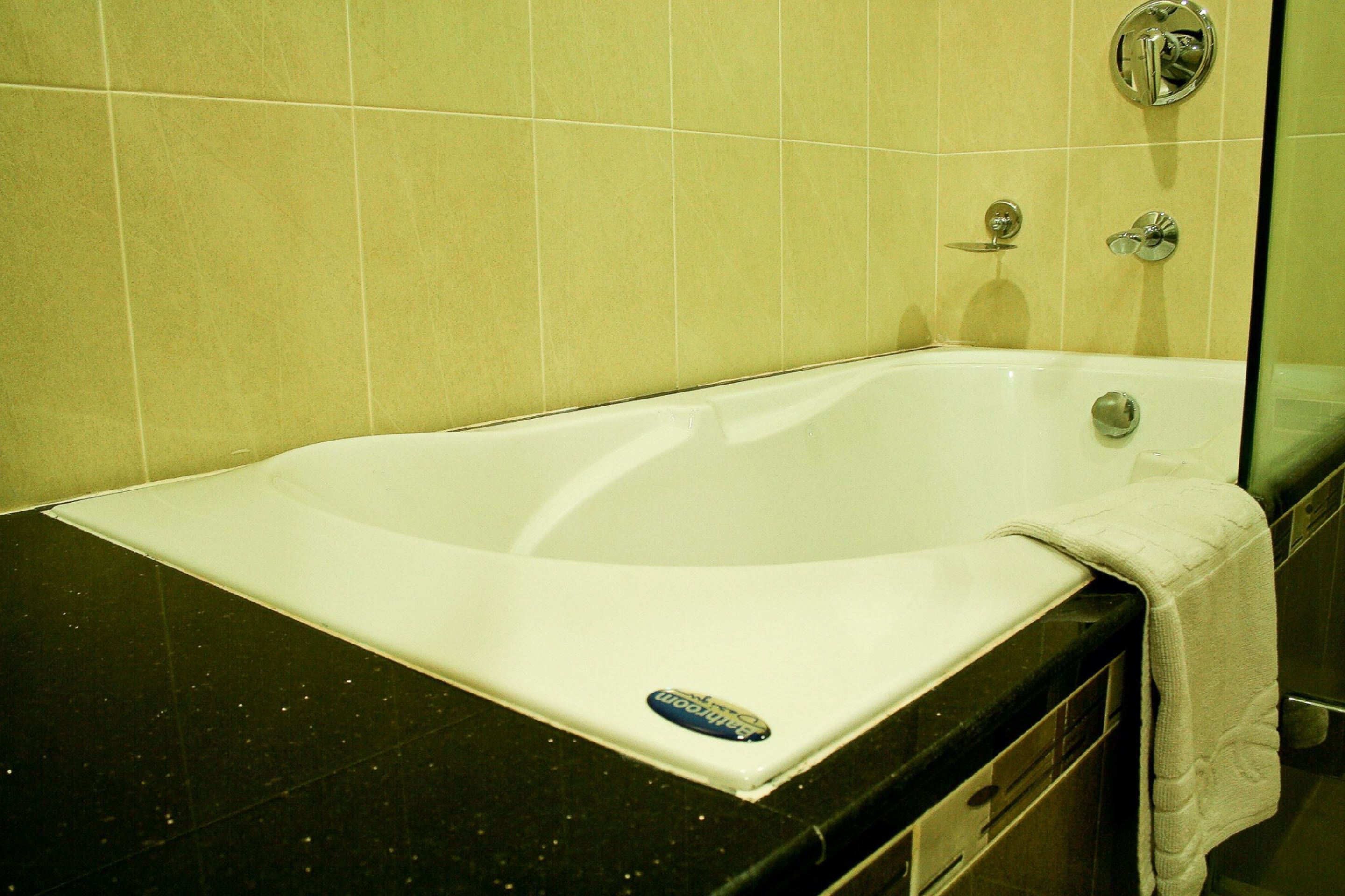 1 bedroom suite | deep-soaking bathtub