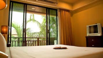Minibar, in-room safe, desk, free WiFi