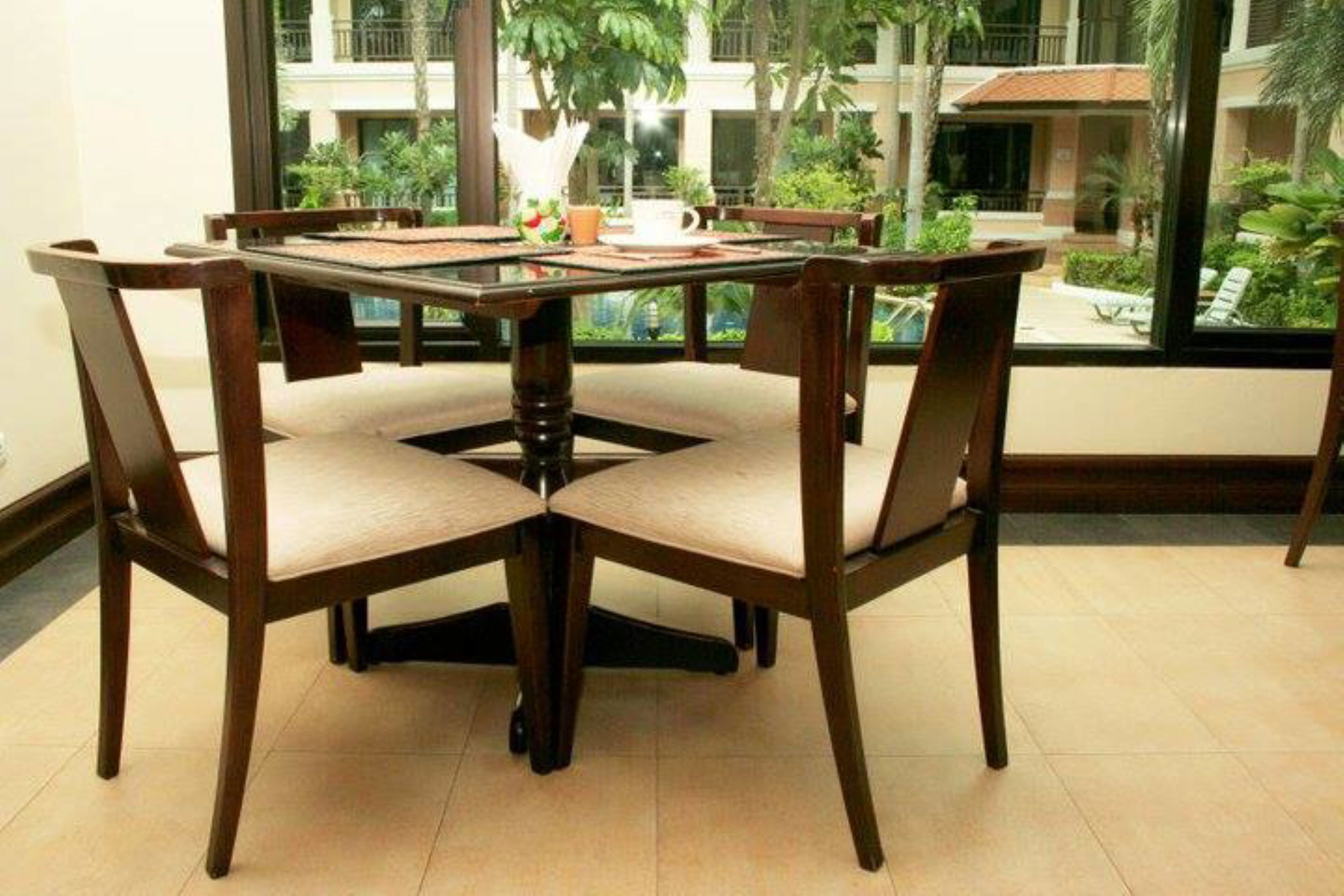 breakfast, lunch, dinner served; thai cuisine