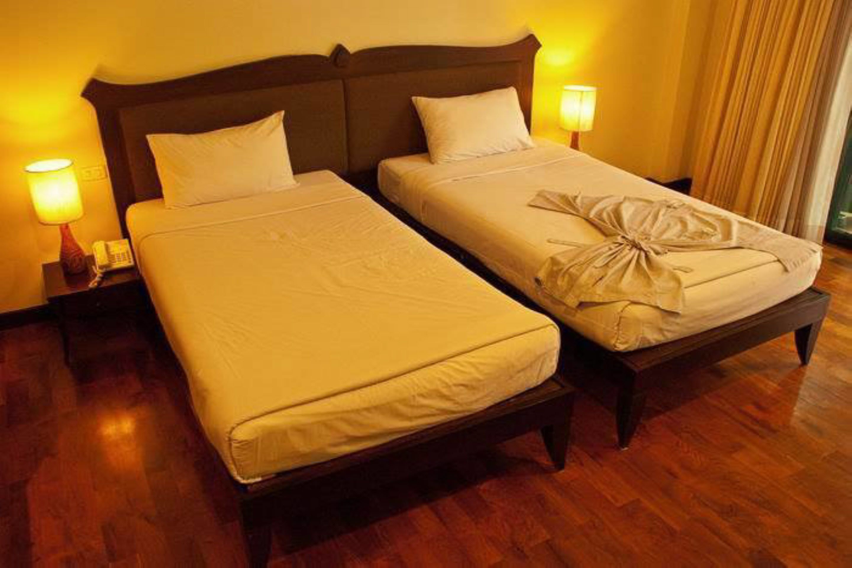 deluxe room | minibar, in-room safe, desk, free wifi