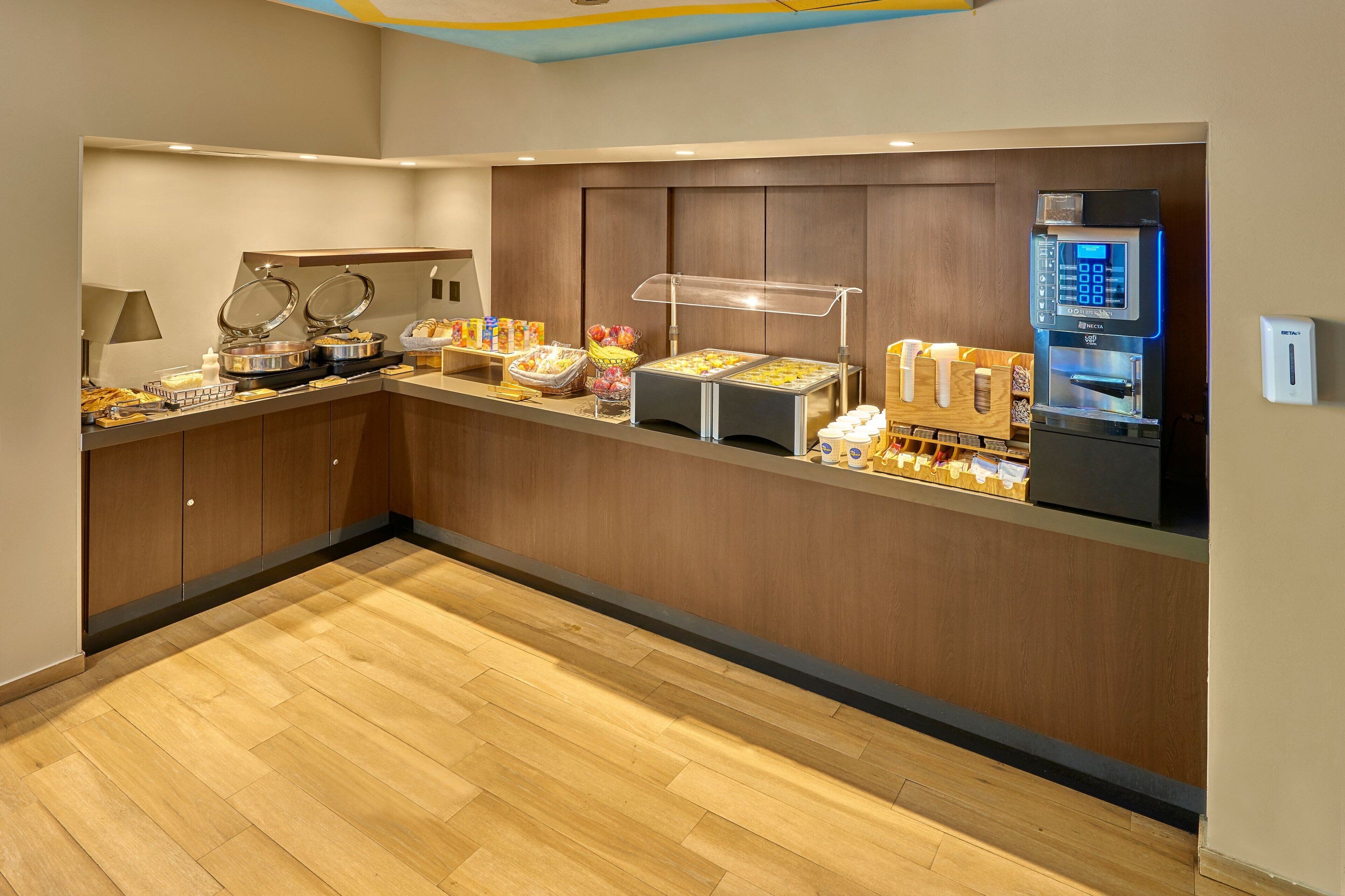 free daily continental breakfast