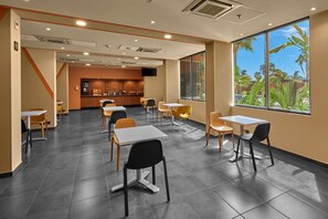 Free daily continental breakfast - City Express Plus by Marriott Cabo San Lucas (Cabo San Lucas)