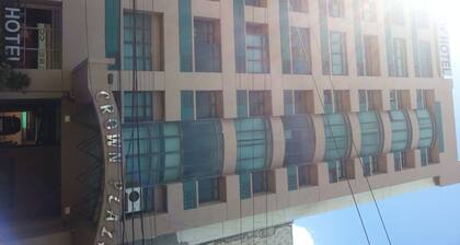 Crown Port View Hotel