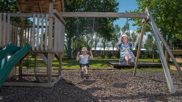Área de juegos infantiles al aire libre