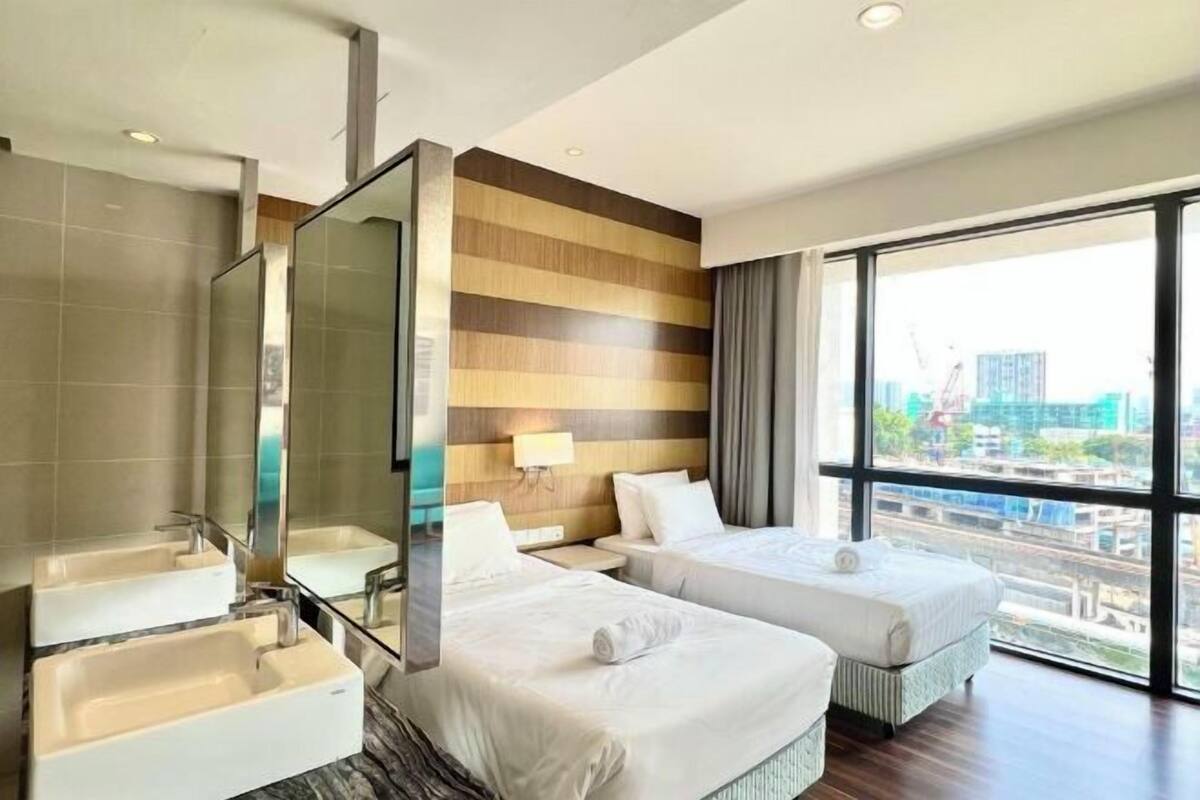 In-room safe, rollaway beds, free WiFi