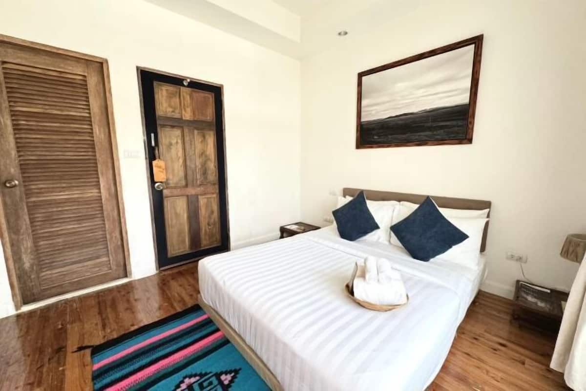 Free minibar, desk, blackout curtains, free WiFi