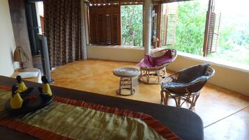 Bungalow, Ocean View (Luna 2) | Living room