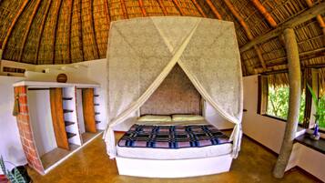 Bungalow Planta Alta | In-room safe, blackout drapes, free WiFi, bed sheets