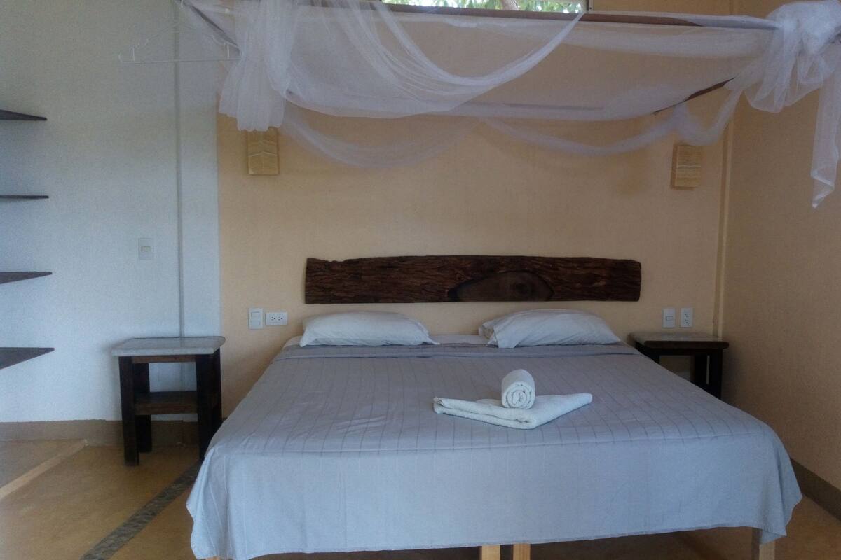Bungalow (Luna 6) | Zimmersafe, Verdunkelungsvorhänge, kostenloses WLAN, Bettwäsche