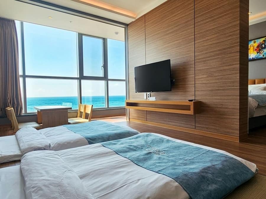 Family Suite | In-room safe, desk, free WiFi