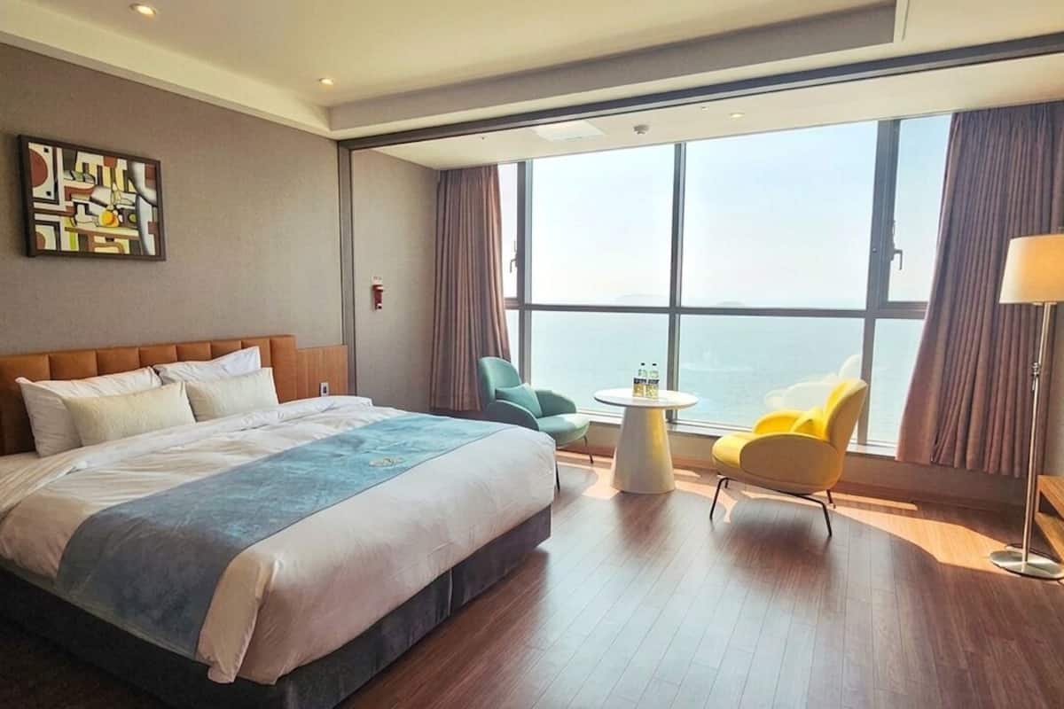 Deluxe Double Room | In-room safe, desk, free WiFi