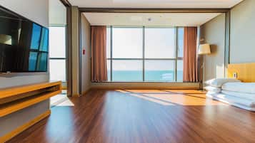 Flat-screen TV, heated floors