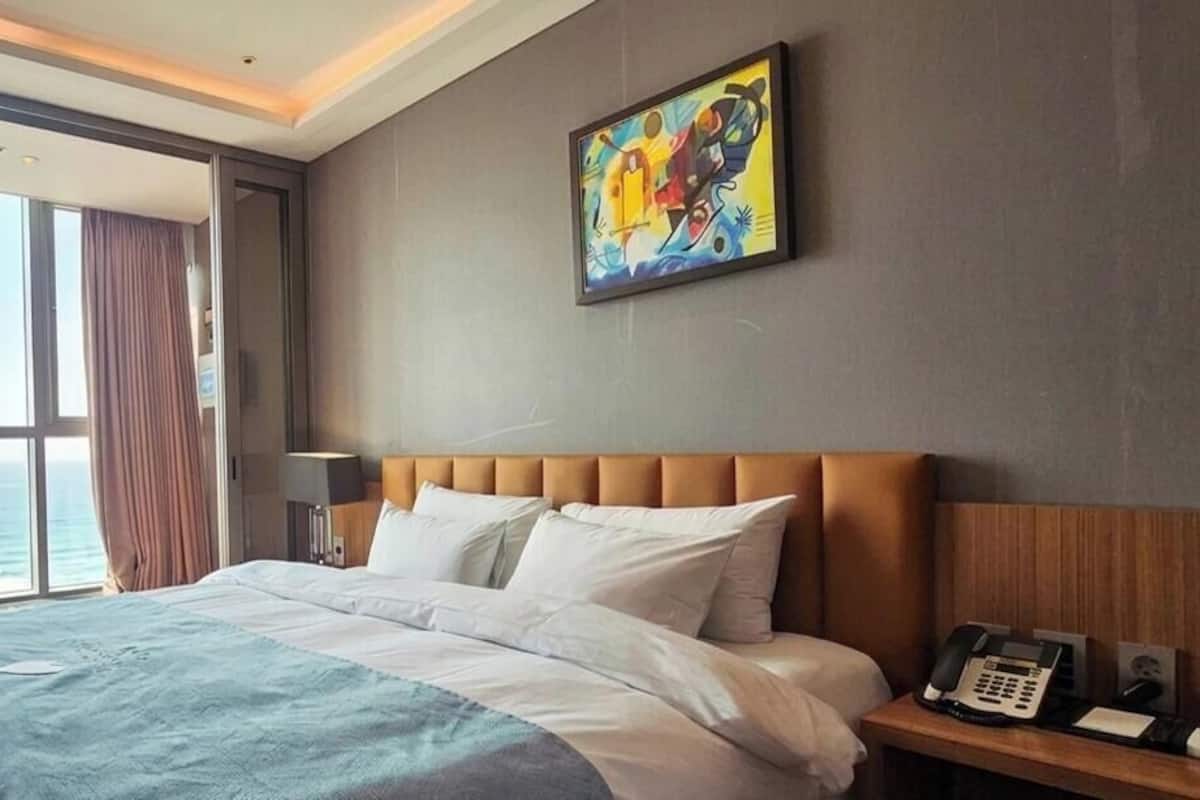Solaire Suite | 客房內保險箱、書桌、免費無線上網