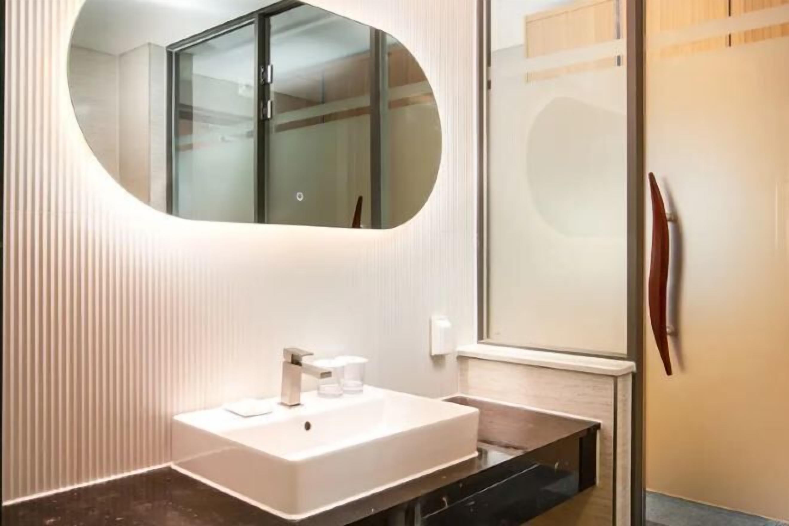 ห้องน้ำ | อ่างอาบน้ำและฝักบัวแยกจากกัน, ไดร์เป่าผม, รองเท้าสวมภายในห้อง