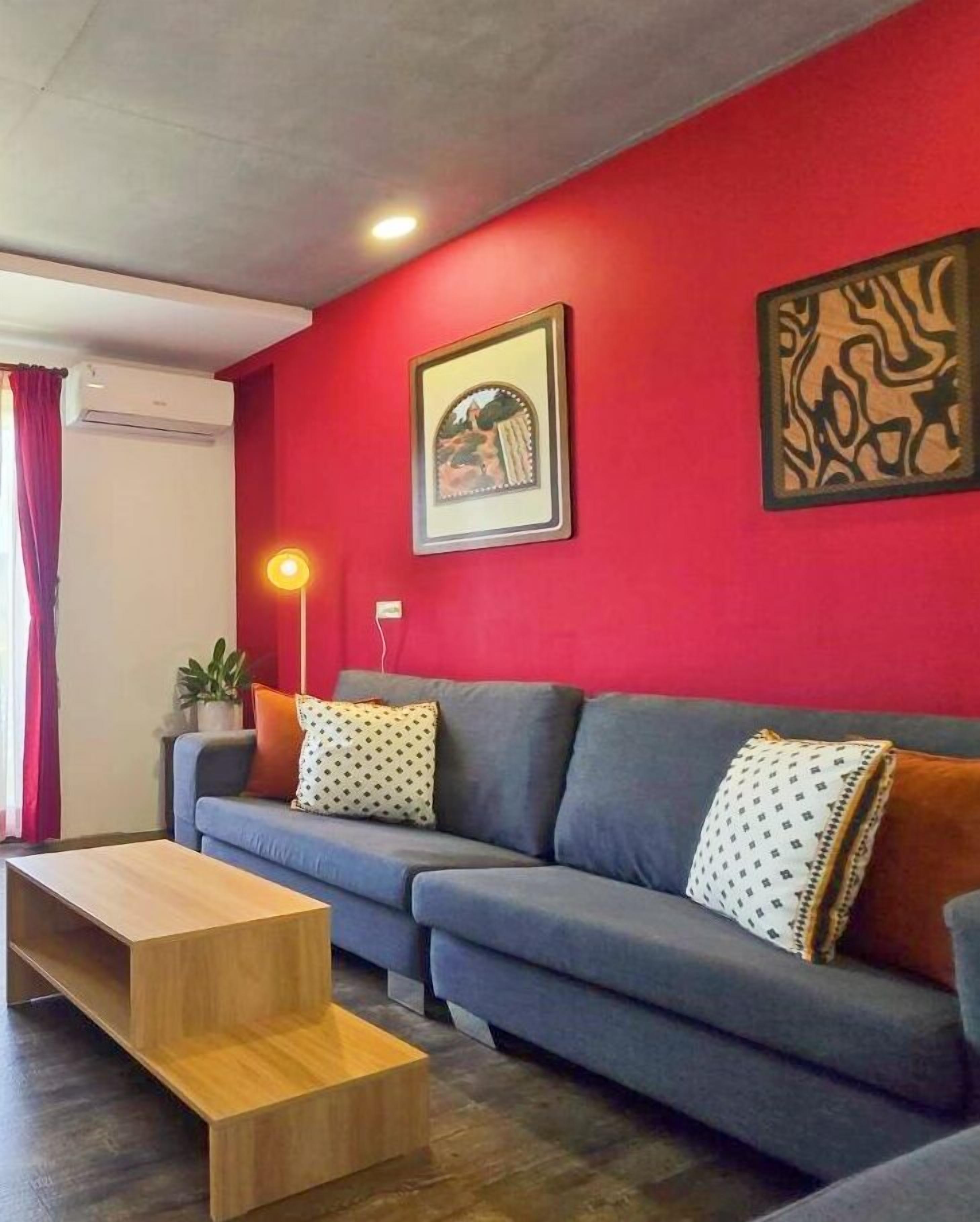 特級雙人房 | 客廳 | 46 吋LED 電視連有線電視頻道、電視