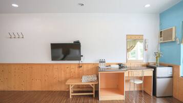 Family Room (Six people room) | Blackout curtains, soundproofing, free WiFi, bed sheets