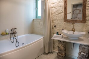 Villa | Bathroom
