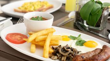 Daily full breakfast (ZAR 150 per person)