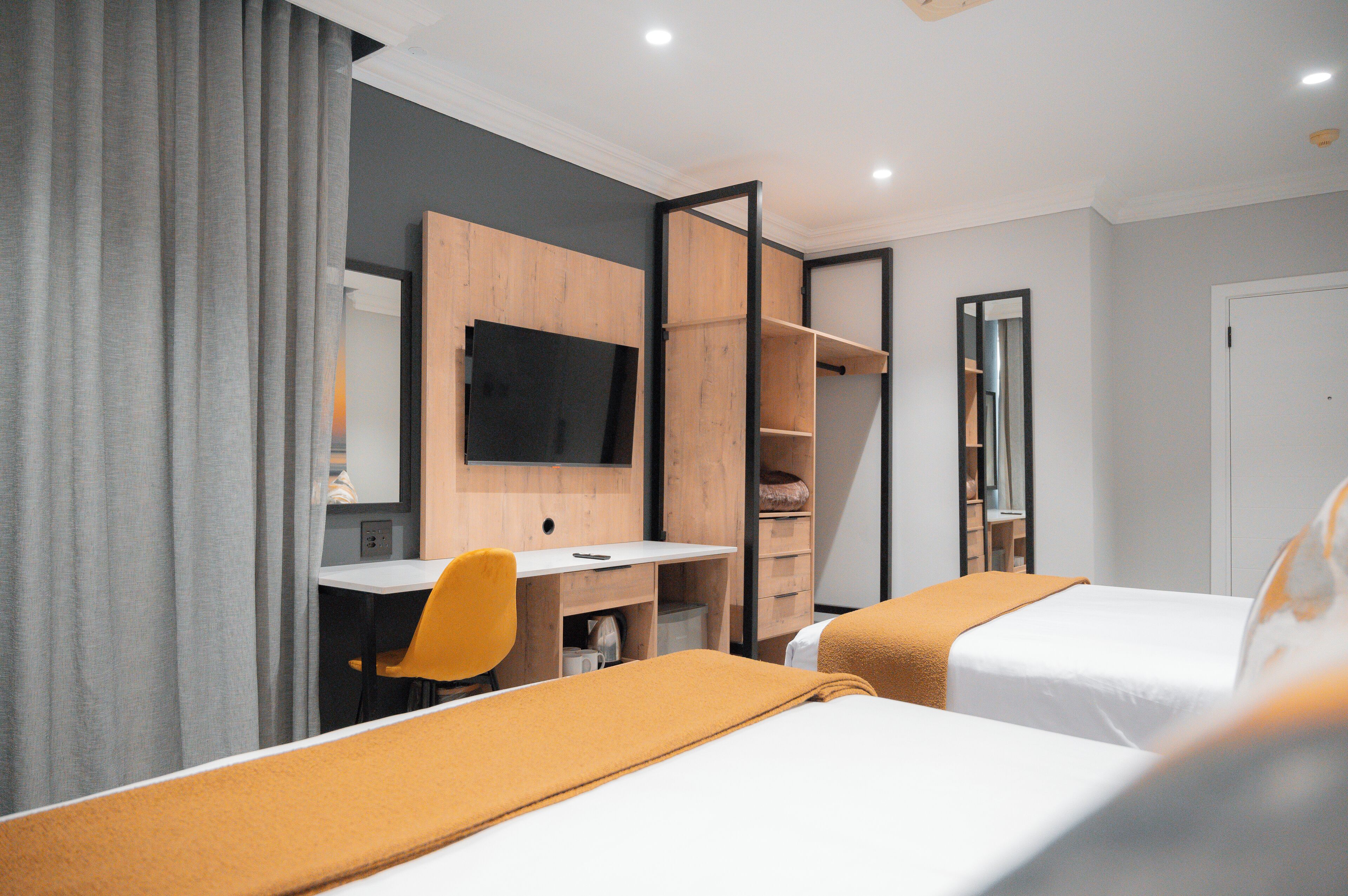 Family Room | In-room safe, desk, iron/ironing board, free WiFi